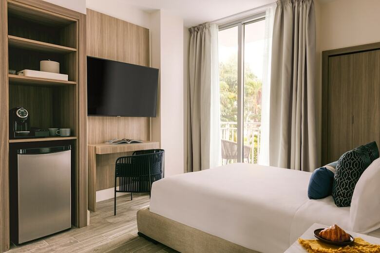 Hotel Hillsboro Beach Resort