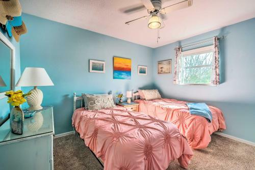 Bright Beach House With Kayaks, 2 Mi To Ocean!