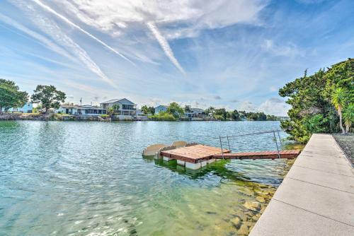 Bright Beach House With Kayaks, 2 Mi To Ocean!
