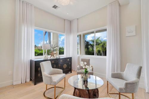 Villa Modern Luxurious Beach Retreat-5 Br With/pool