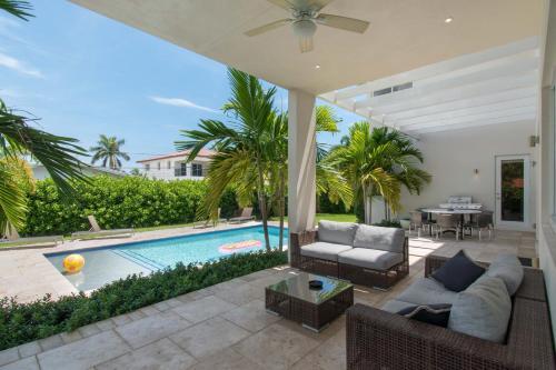 Villa Modern Luxurious Beach Retreat-5 Br With/pool