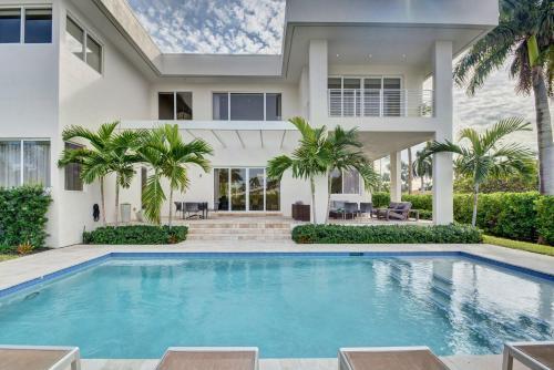 Villa Modern Luxurious Beach Retreat-5 Br With/pool