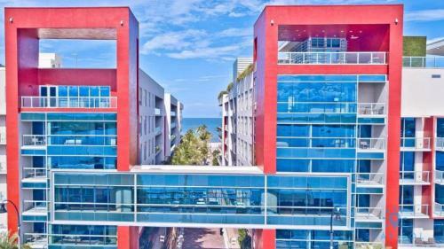 Beachfront Condo-rooftop Infinity Pool