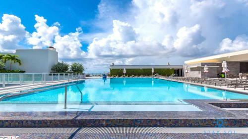 Beachfront Condo-roofto Pool- 2 Bedroom