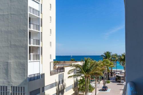 Luxury Oasis Beachfront-rooftop Infinity Pool