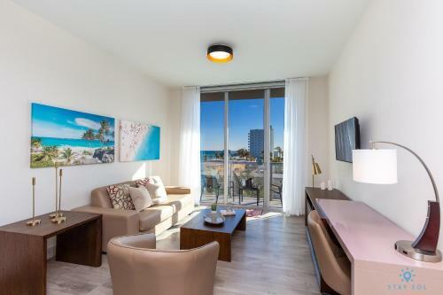 Ocean View Balcony Beachfront Rooftop Pool