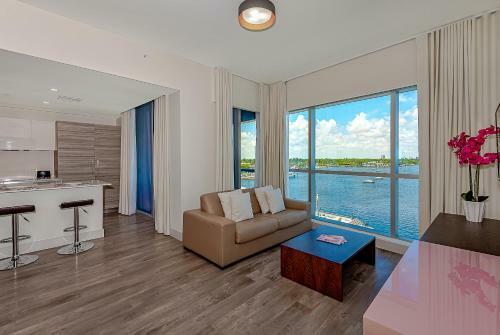 Luxury Bay Front Master One Br Rooftop Pool