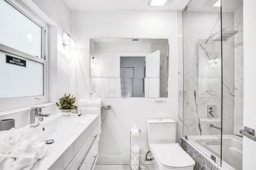 Gorgeous 5br W/heated Pool Close To Beach
