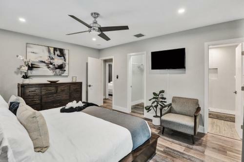 Trendy Renovated 4 Br Home W/ Heated Pool