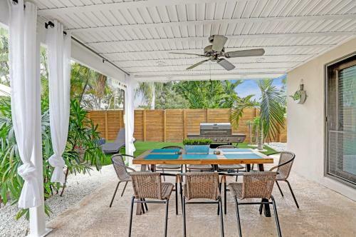 Trendy Renovated 4 Br Home W/ Heated Pool