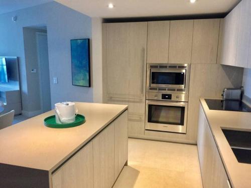 Hyde Beach 2 Bedroom Beachfront Spectacular Apartment