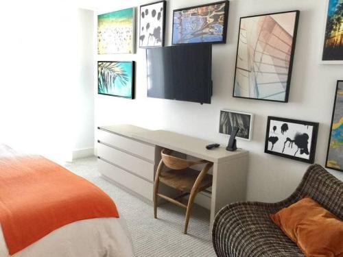 Hyde Beach 2 Bedroom Beachfront Spectacular Apartment