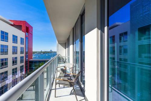 New Beachfront Condo-rooftop Infinity Pool