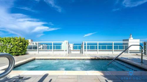 New Beachfront Condo-rooftop Infinity Pool