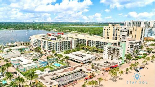 New Beachfront Condo Rooftop Infinity Pool