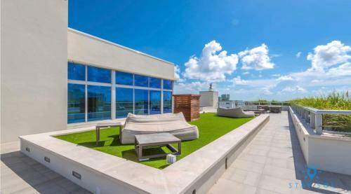 New Beachfront Condo Rooftop Infinity Pool