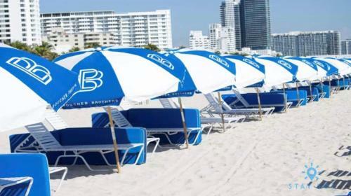 New Beachfront Condo Resort Balcony Bed Den