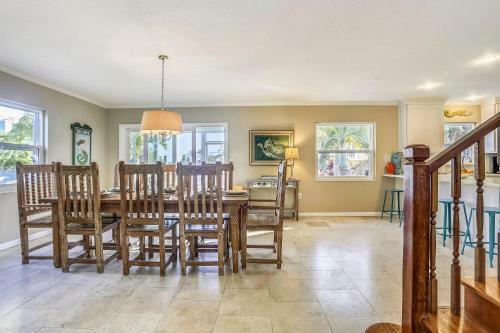 Grand Canal Front Home With Private Dock