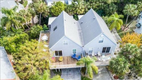 North Beach Island Tree House Villa