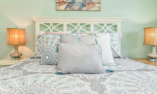 Coral Cottage By Ami Locals