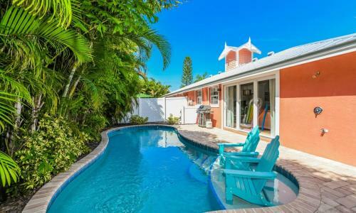 Coral Cottage By Ami Locals