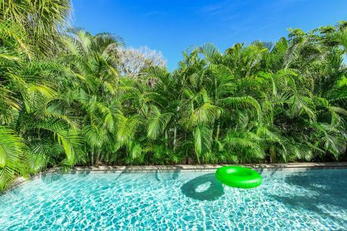 Coconut Cottage #4 By Ami Locals