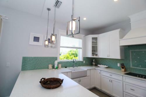 Day Break Bungalow By Ami Locals