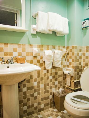 Hotel Ragged Edge Resort & Marina