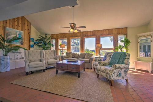 Refurbished 5,000 Sq Ft Home With Coast Views And Pool