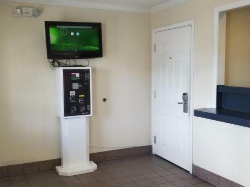 Hotel Intown Suites Extended Stay Jacksonville Fl - Beach Blvd