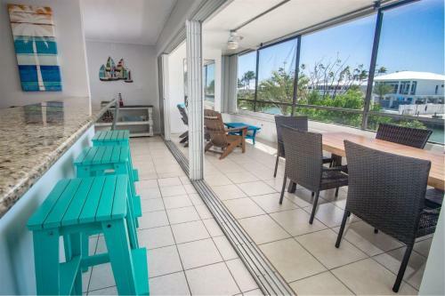 Vitamin Sea 4bed/3bath With Lap Pool, Dockage & Cabana Club