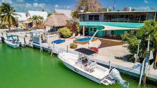 Vitamin Sea 4bed/3bath With Lap Pool, Dockage & Cabana Club
