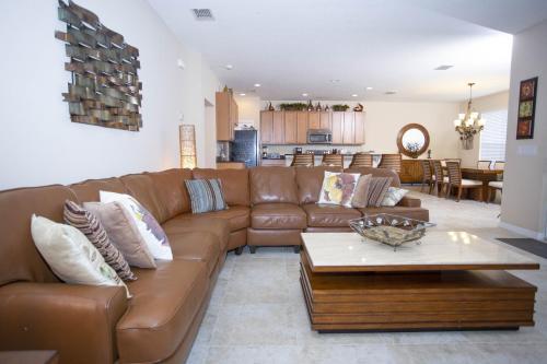 Villa 6-bedroom House W/ Private Pool 10 Min From Disney