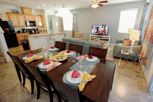 3207 Compass Bay