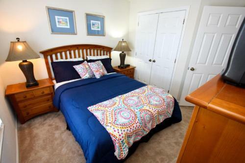 2633 Trafalgar Village