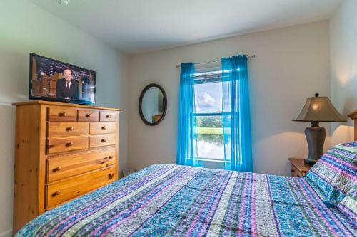 2633 Trafalgar Village