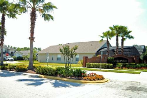 Luxurious 3 Bedroom Eagle Pointe Pool Home