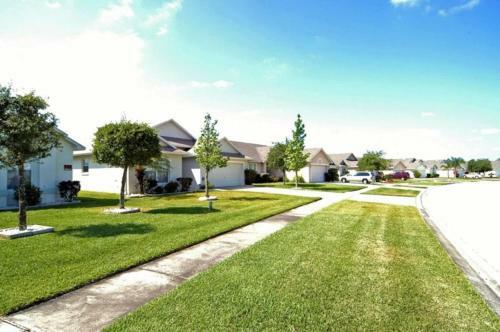 Luxurious 3 Bedroom Eagle Pointe Pool Home