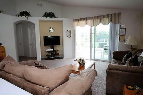 Lovely 4 Bedroom 2 Bath Pool Home