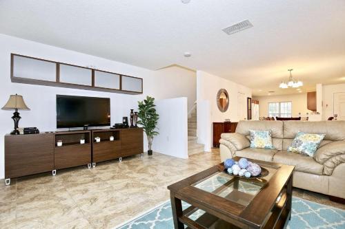 5113 Compass Bay