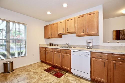 5113 Compass Bay