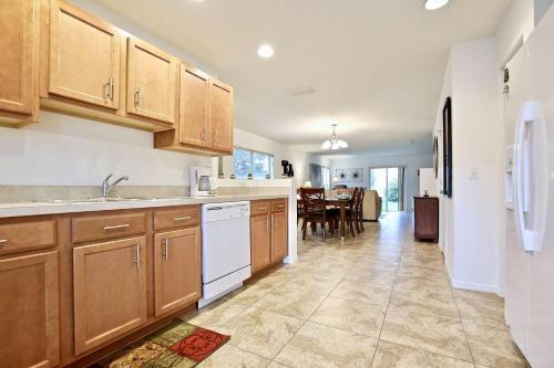 5113 Compass Bay