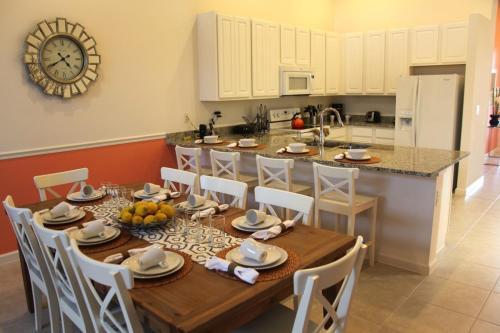 Villa Beautiful 4 Bedroom Home Accommodates 8 Guests