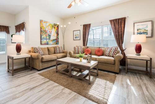 Luxury 5 Bedrooms Villa - Storey Lake