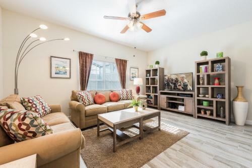 Luxury 5 Bedrooms Villa - Storey Lake