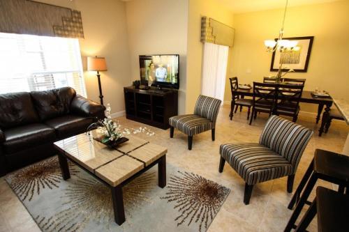 3085 Paradise Palms