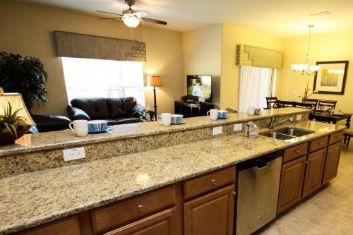 3085 Paradise Palms
