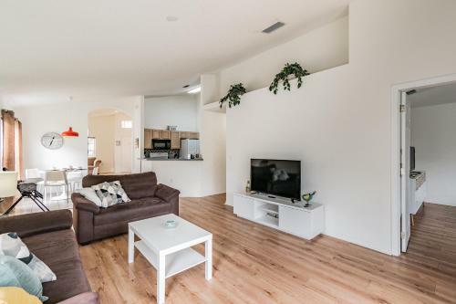 Spacious Villa With Private Pool - No Carpet - Disney Area