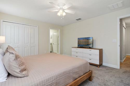 Four Bedrooms With Screen Poolstoreylake 4910