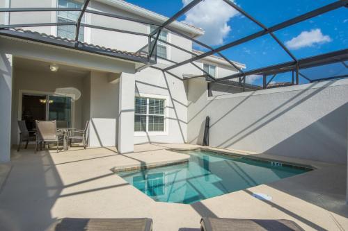 Fully Equiped 4 Bedroom Villa